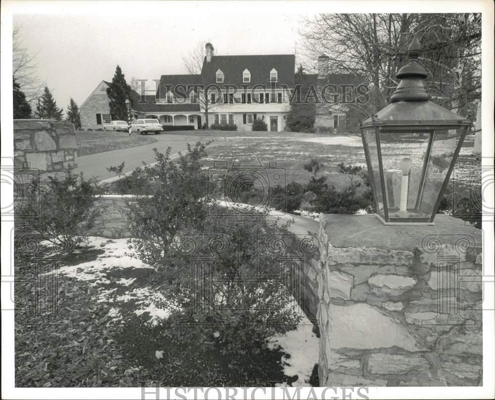 1965 Press Photo Exterior of the Governor\'s Mansion in Harrisburg, Pennsylvania