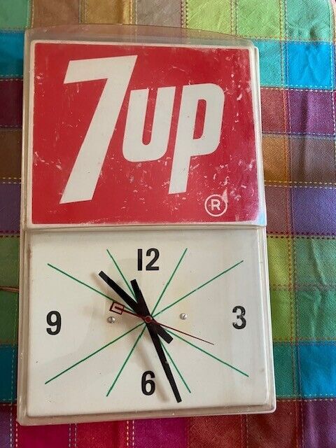 Vintage 7-UP Wall Clock. American Sign Industries. working