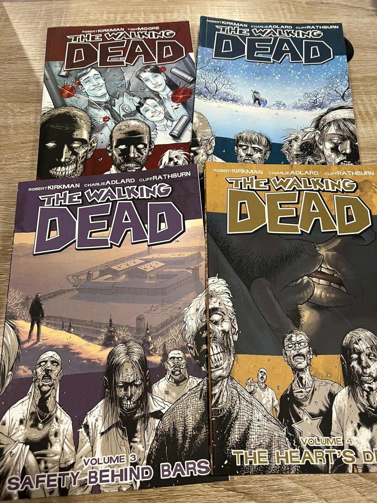 THE WALKING DEAD Lot Volumes 1-4 Graphic novels image. Horror. VERY NICE