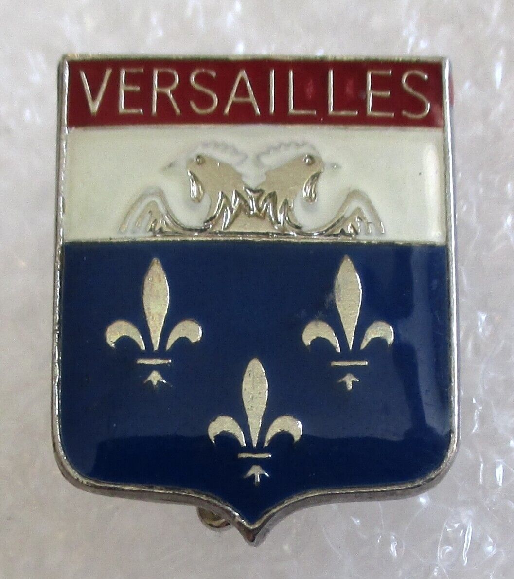 Vintage Town of Versailles, France Tourist Travel Souvenir Collector Pin