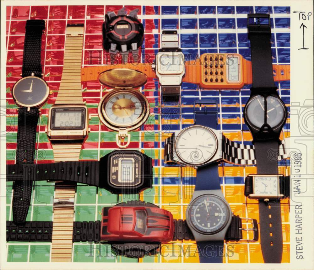 1986 Press Photo Display of watches - lra64245