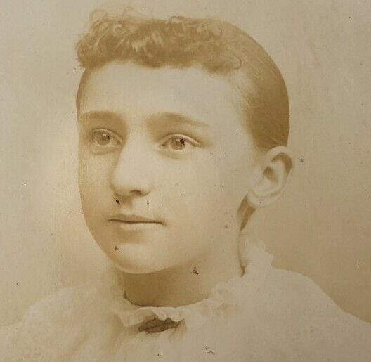 1889-1896 Erie PA Cabinet Card Sweet Young Lady Hair Brooch?  ROBERTS Peach St.