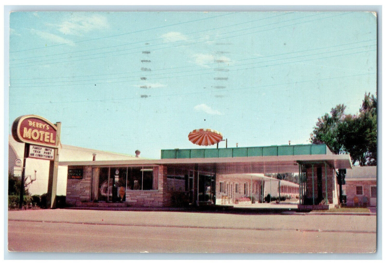 1958 Entrance to Berry\'s Motel Fremont Nebraska NE Vintage Posted Postcard