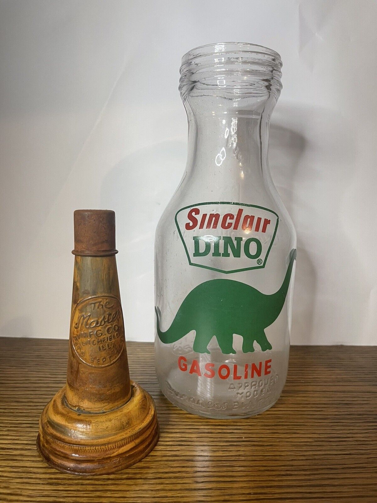 SINCLAIR DINO GASOLINE Glass Motor Oil Bottle 1 Quart Vintage Style Gas Station