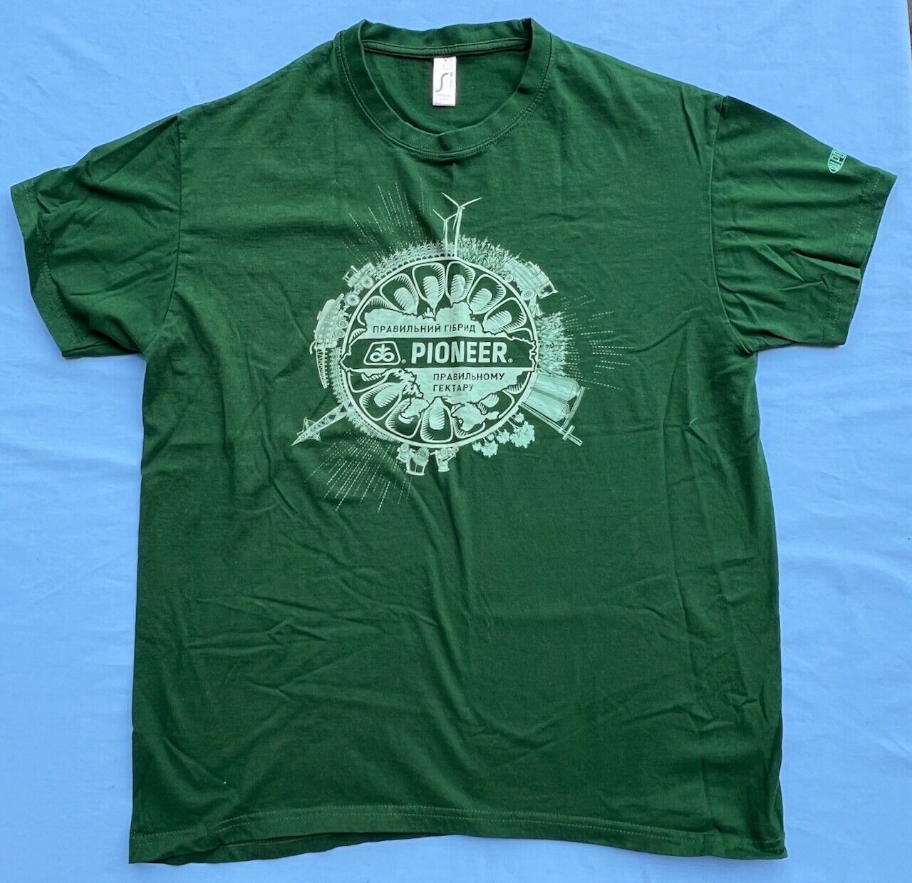 Pioneer Brand Seed Corn Ukraine Large Men\'s Green Tee Shirt T-shirt