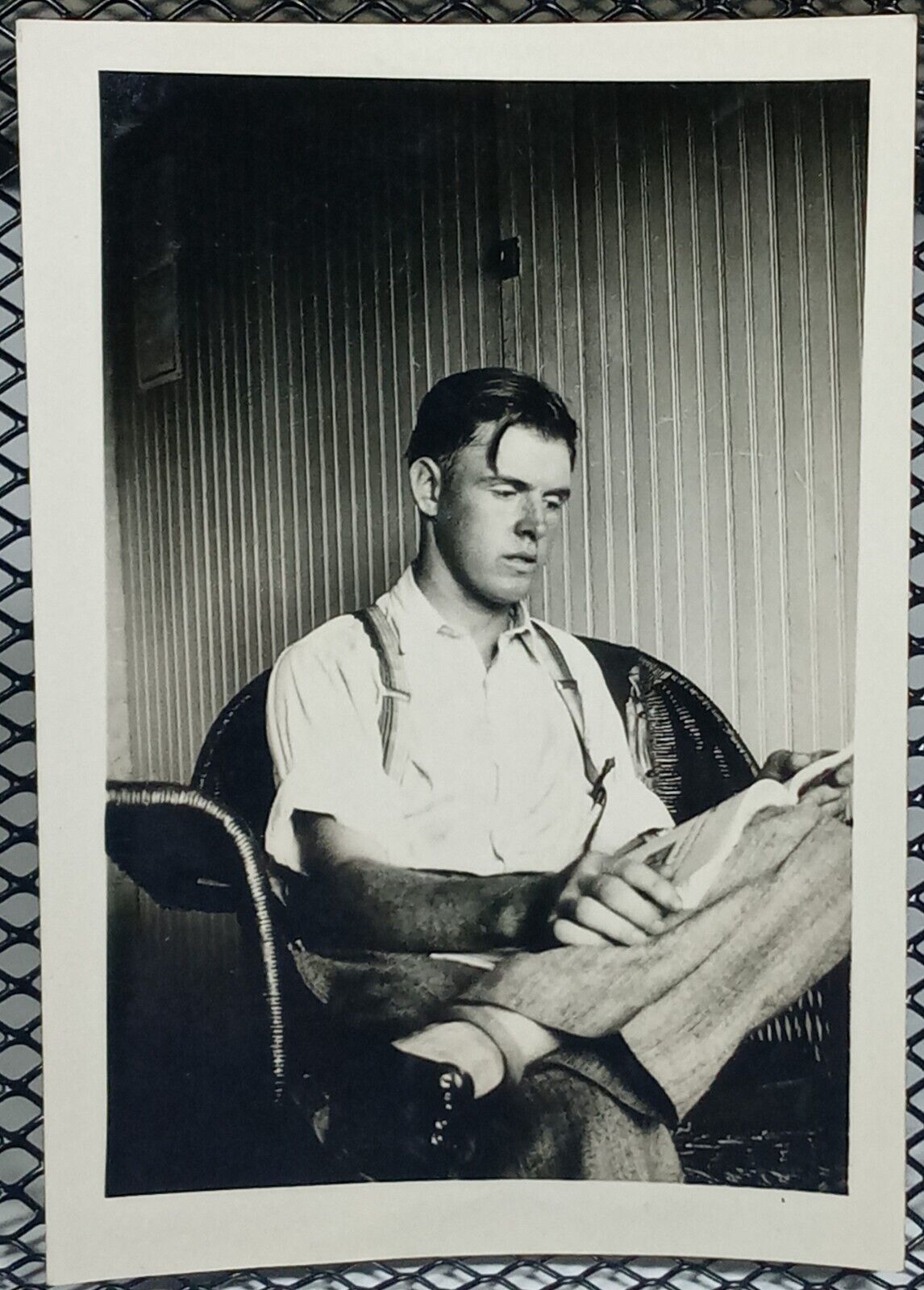 c.1930\'s Studious Suspenders Fashion Candid Man Reading Vtg Antique Photo 1940\'s