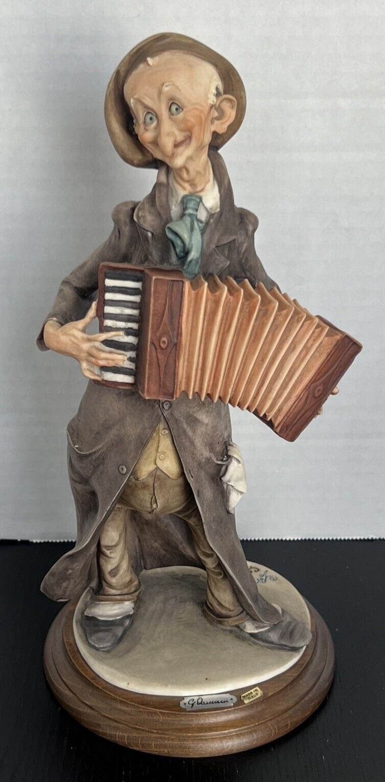 Giuseppe Armani ACCORDION MAN Figurine Sculpture Capodimonte Musician Mint
