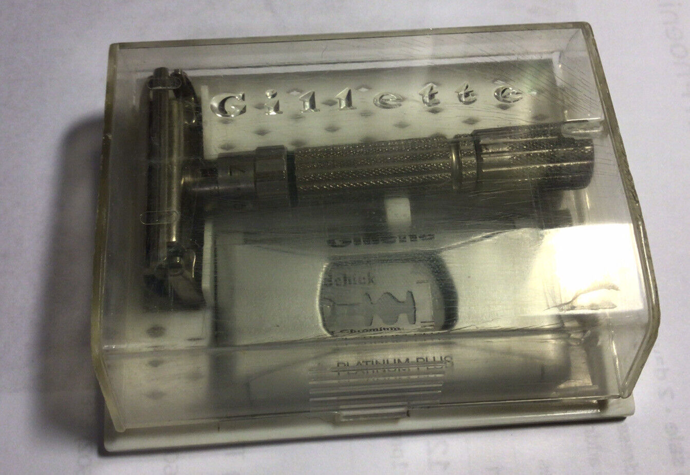 vintage Gillette Fat Boy 1960 adjustable F-2 safety razor and case