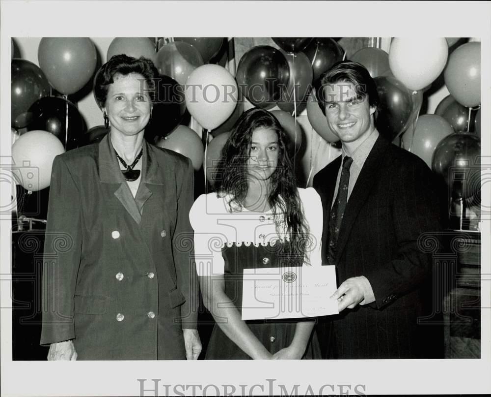 1992 Press Photo Actor Tom Cruise with Artist Susan Pease and Marina Whitman