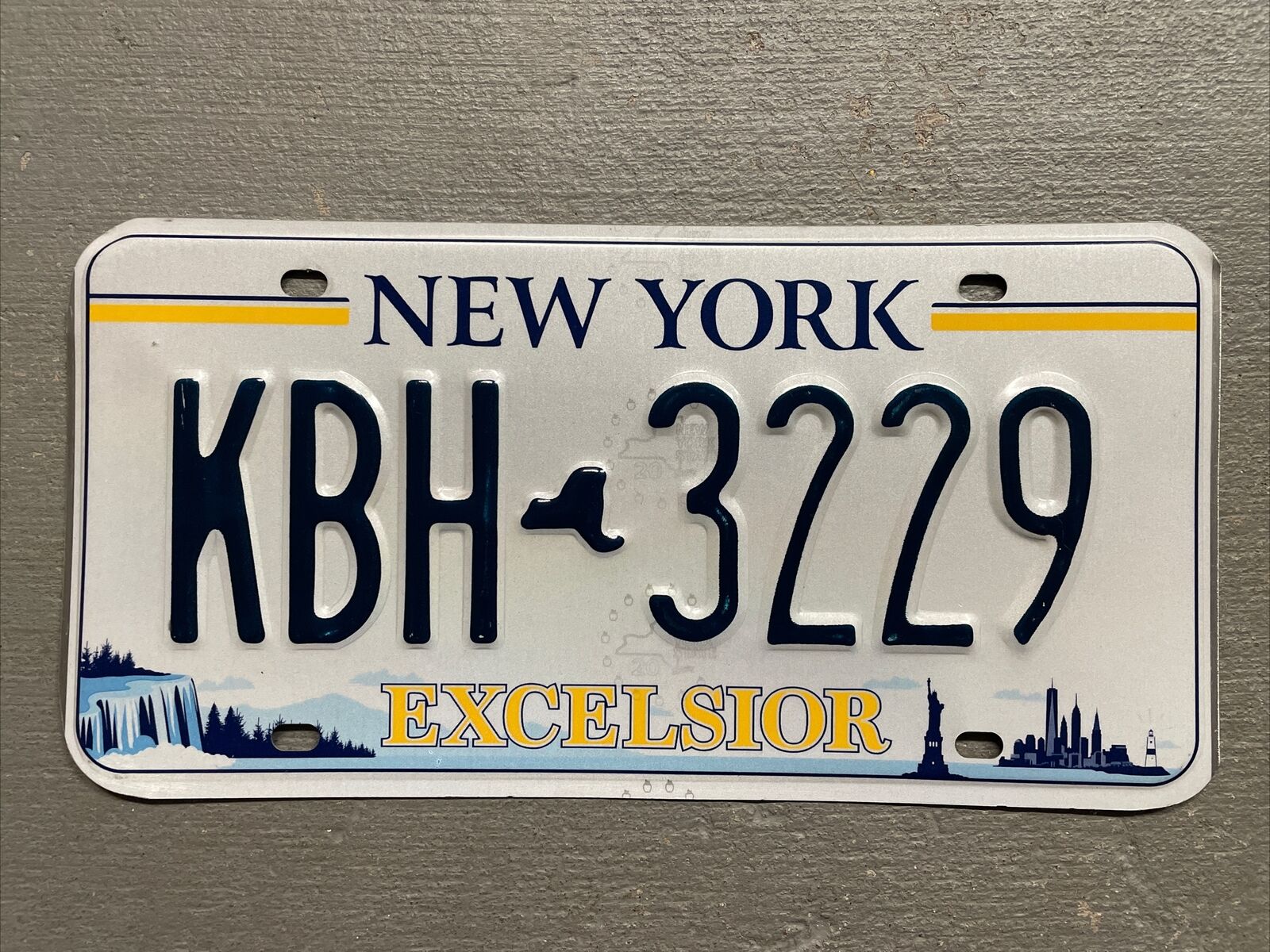 EXPIRED 2020 NEW YORK LICENSE PLATE  EXCELSIOR  KBH-3229  MINT 😎