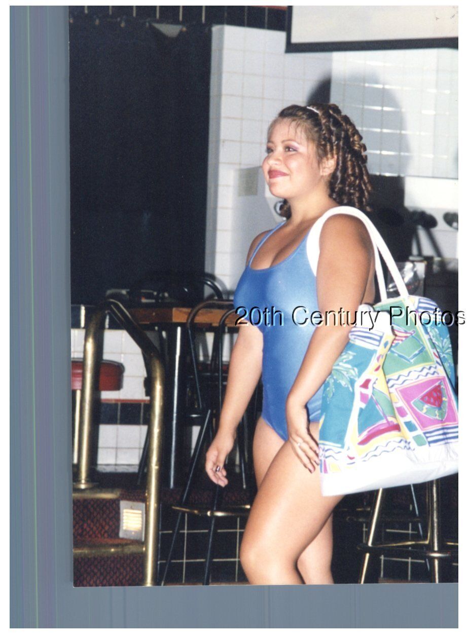 COLOR PHOTO F_0623 PRETTY WOMAN IN SWIMSUIT SMILING