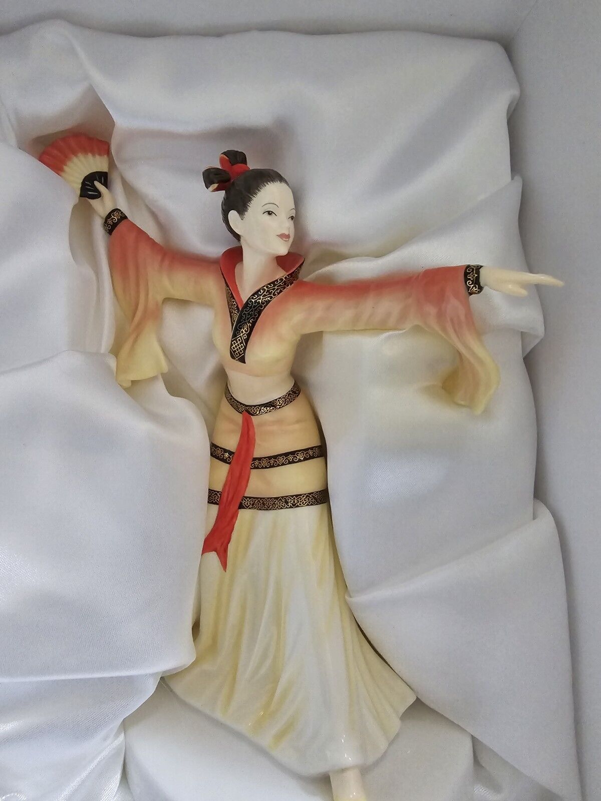 Royal Doulton Figurine- Rare Chinese Fan Dance Dances Of The World- HN 5568 