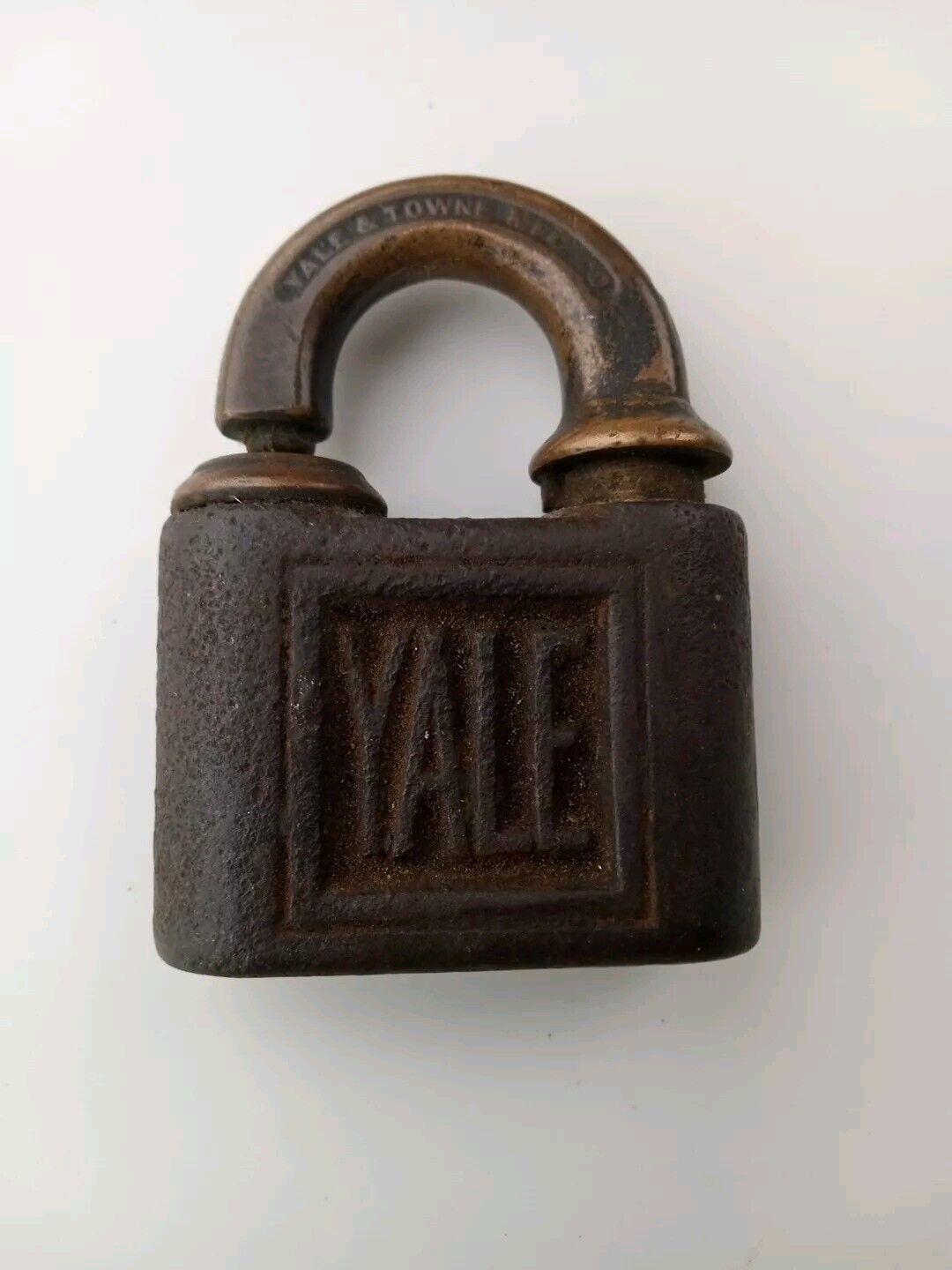 Antique Vintage YALE & TOWNE Padlock Early Heavy Yale Lock Stanford CT 