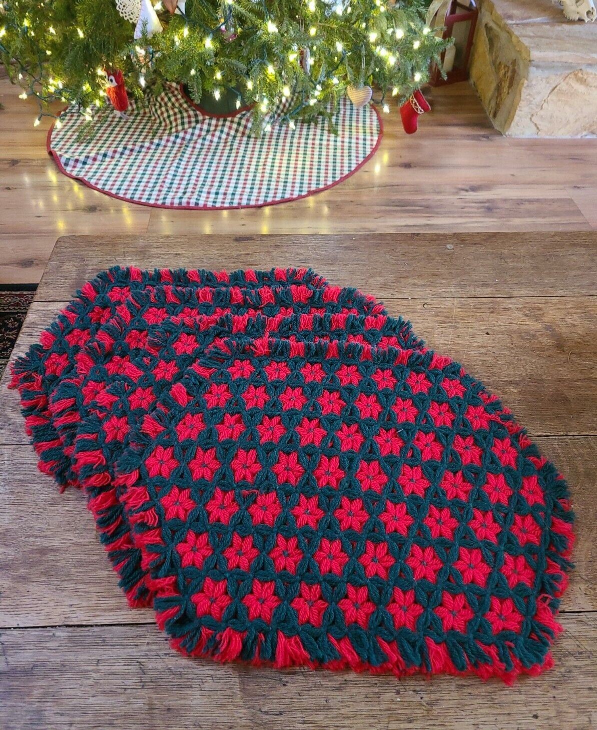 Set of 4 Vtg Handmade Red Green Christmas Yarn Placemats Poinsettia 13 x 17