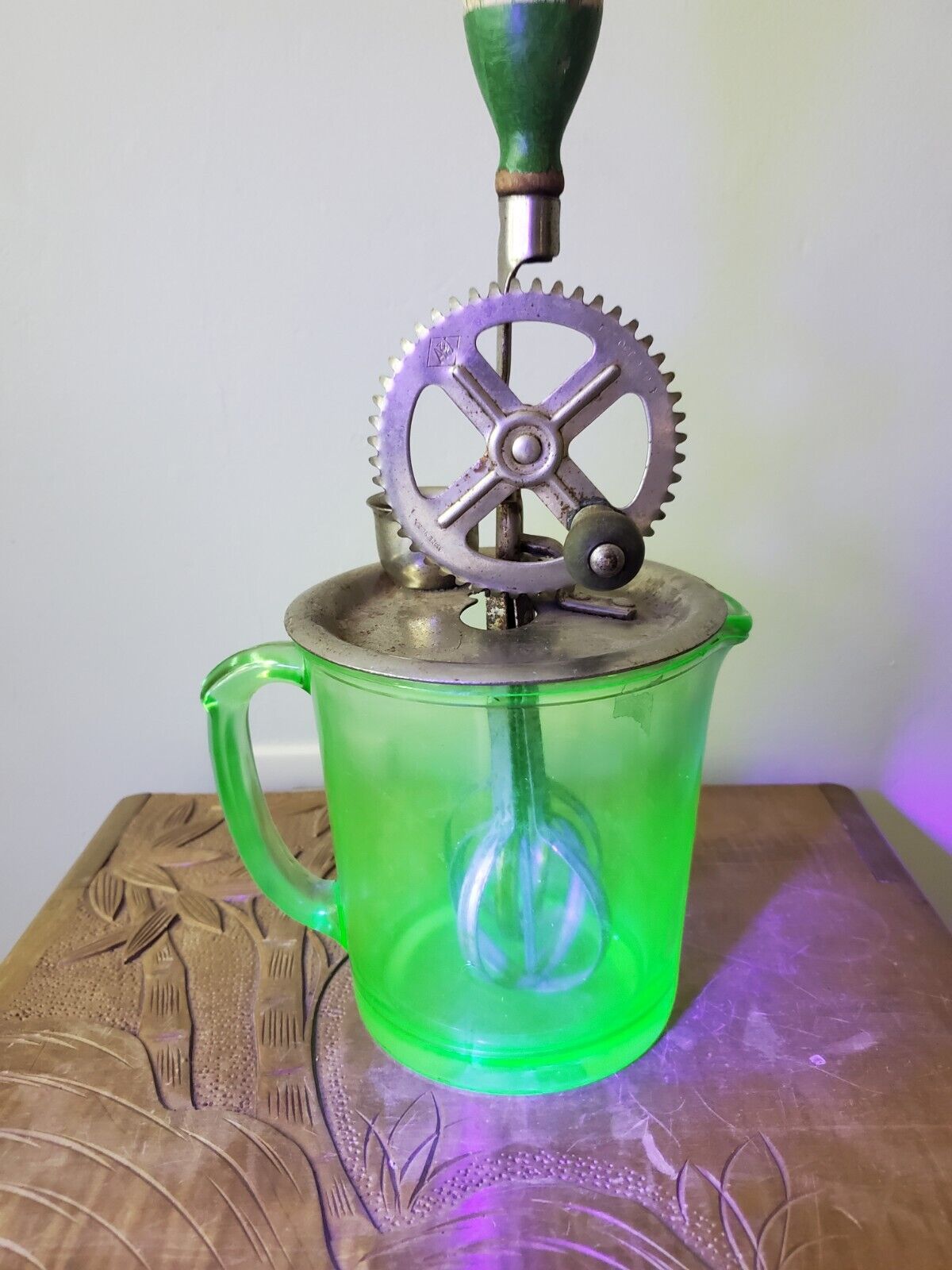 Anchor Hocking Green Uranium Glass 4 Cup Bowl A&J Metal Hand Mixer Rare Antique