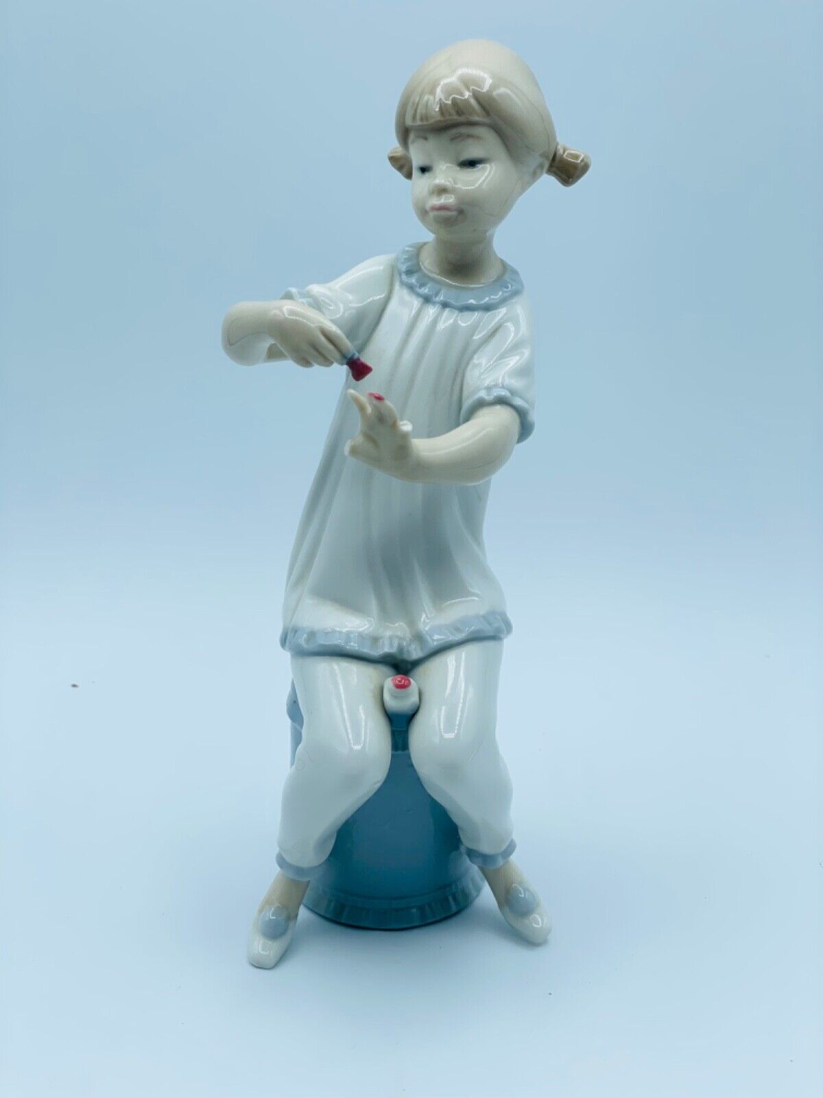 Vintage Lladro #1082 Girl Manicuring Nail Polishing Porcelain Figurine 7.5\