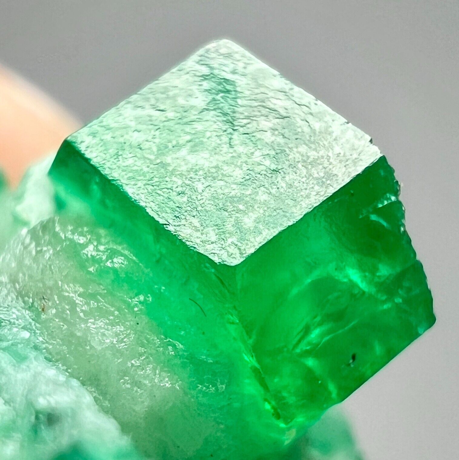 Exquisite Top Green Color Swat Emerald Crystals Bunch Piece. Swat, PAK 7 CT.