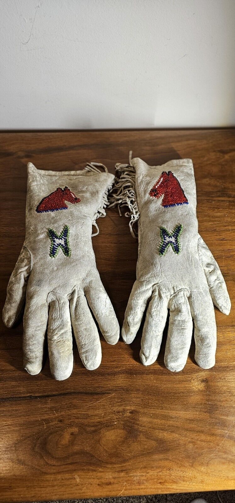 Antique OLD Native American  Indian beaded gloves Horses Rare 