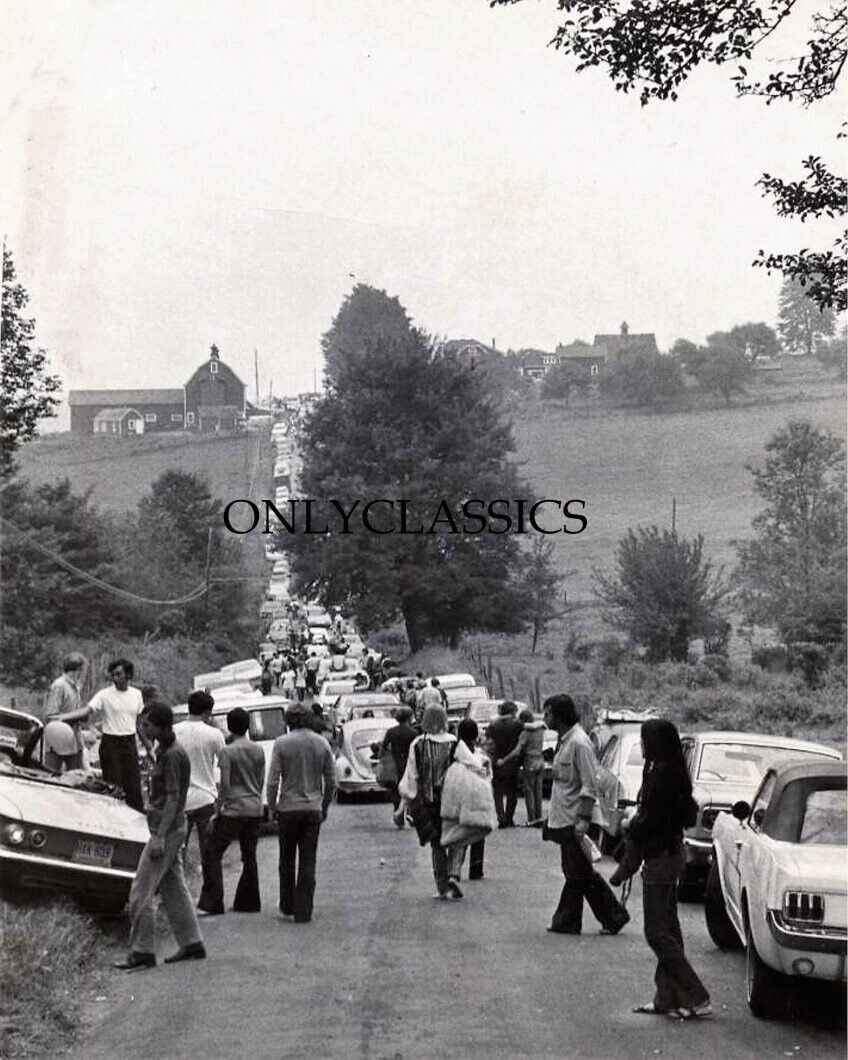 1969 WOODSTOCK MUSICAL FESTIVAL 16x20 PHOTO HIPPIE FOLK ART MASSIVE CROWDS, CARS