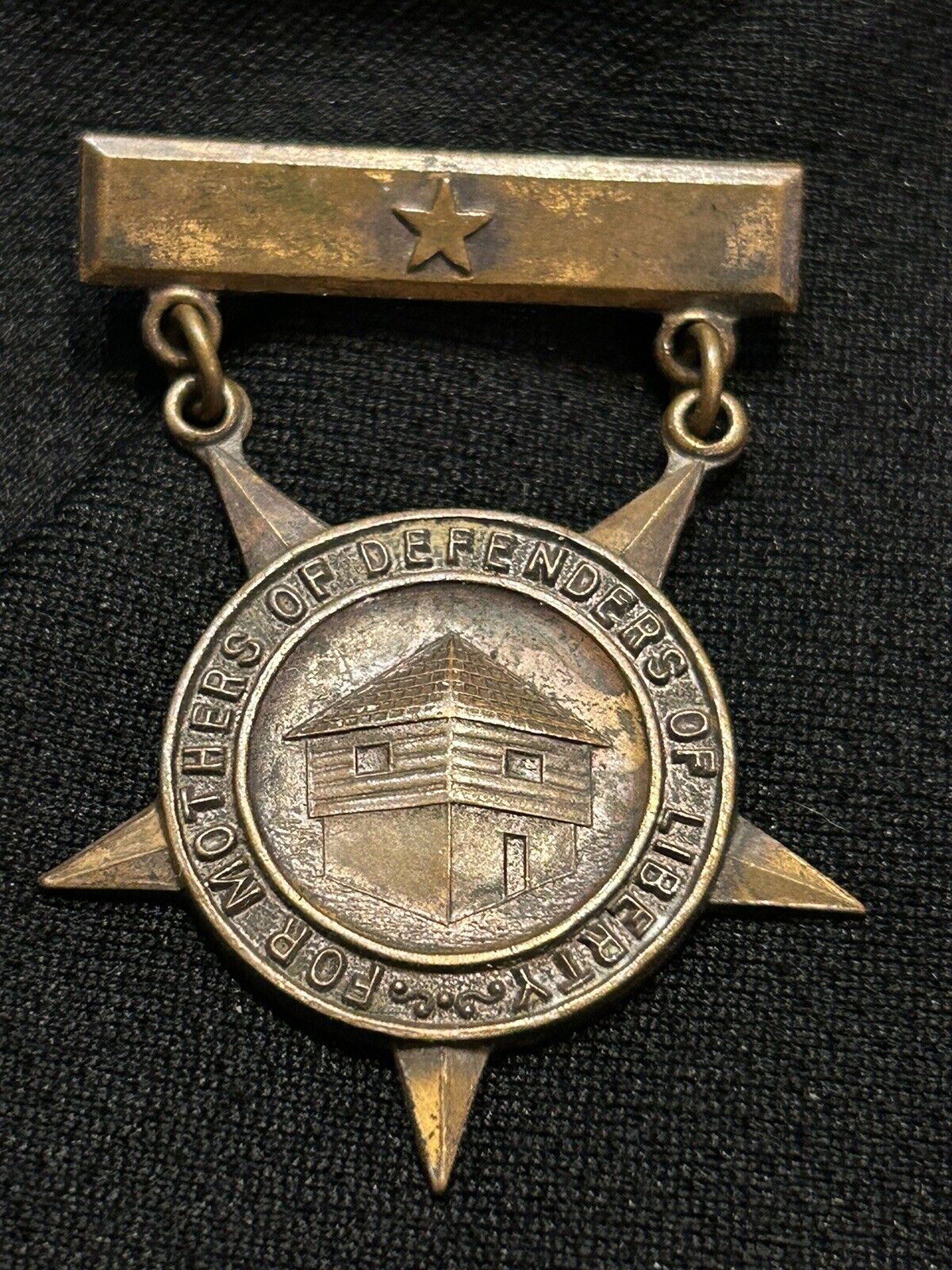 Toledo, Ohio Mother’s Of Defenders Of Liberty Medal Lapel Pin 5165 WW1