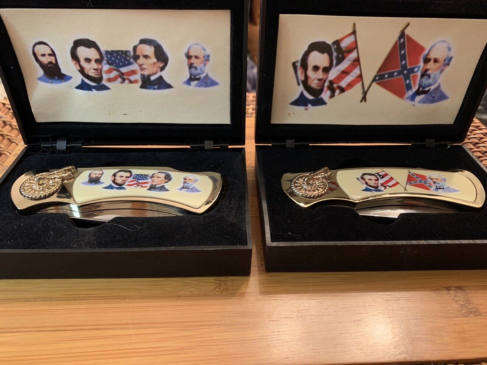 Two Civil War Folding Knifes Abraham Lincoln  Robert e Lee