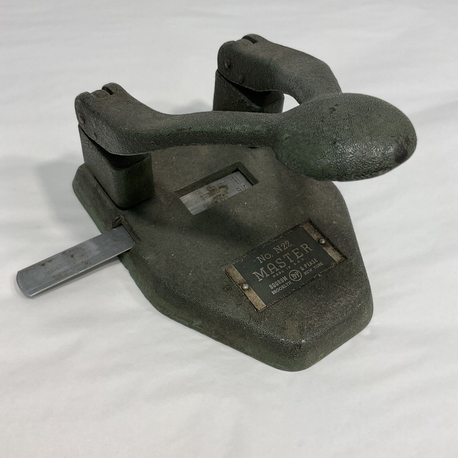 Vintage Metal Paper Hole Punch Puncher: No. 22 Master Boorum & Pease New York