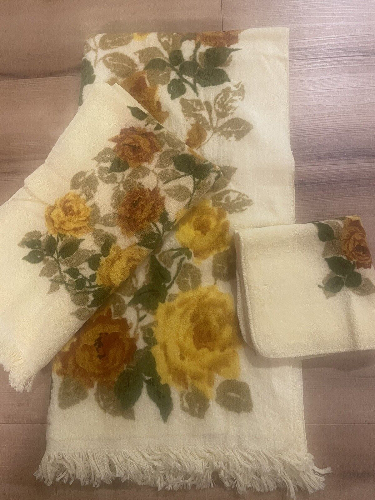 VINTAGE CANNON TOWEL SET/ Yellow GOLD ROSES/  COTTON/ Never Used COMPLETE 1970’s