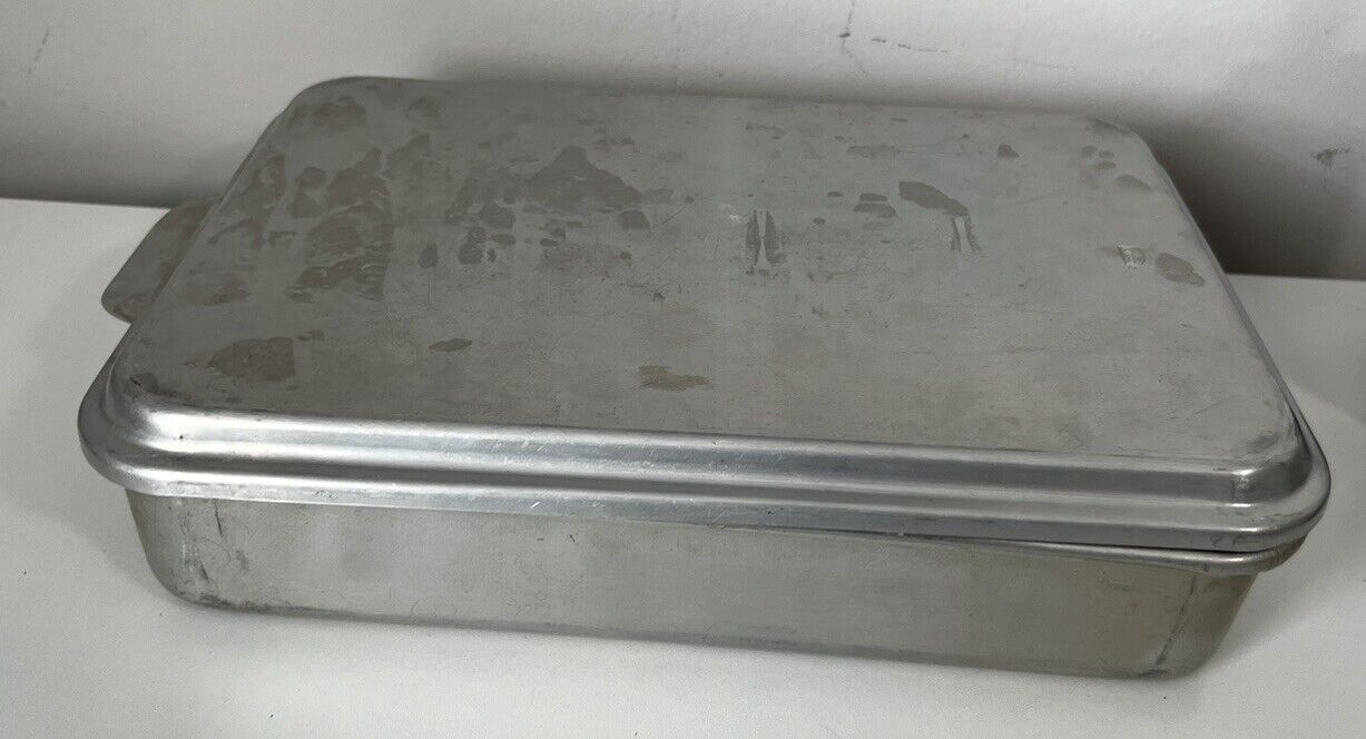 Vintage Mirro Aluminum 9” X 13” Baking Cake Pan with Snap on Lid Cover