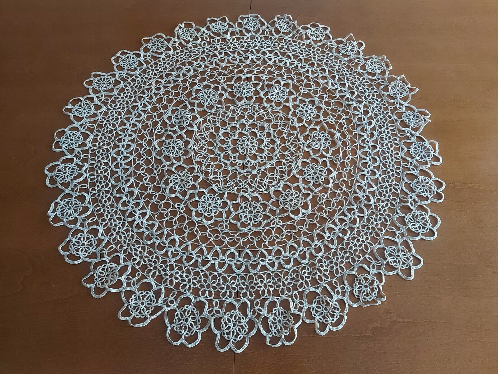 ANTIQUE Gorgeous Tatting Lace Round Tablecloth Handmade Flowers Beige 28\