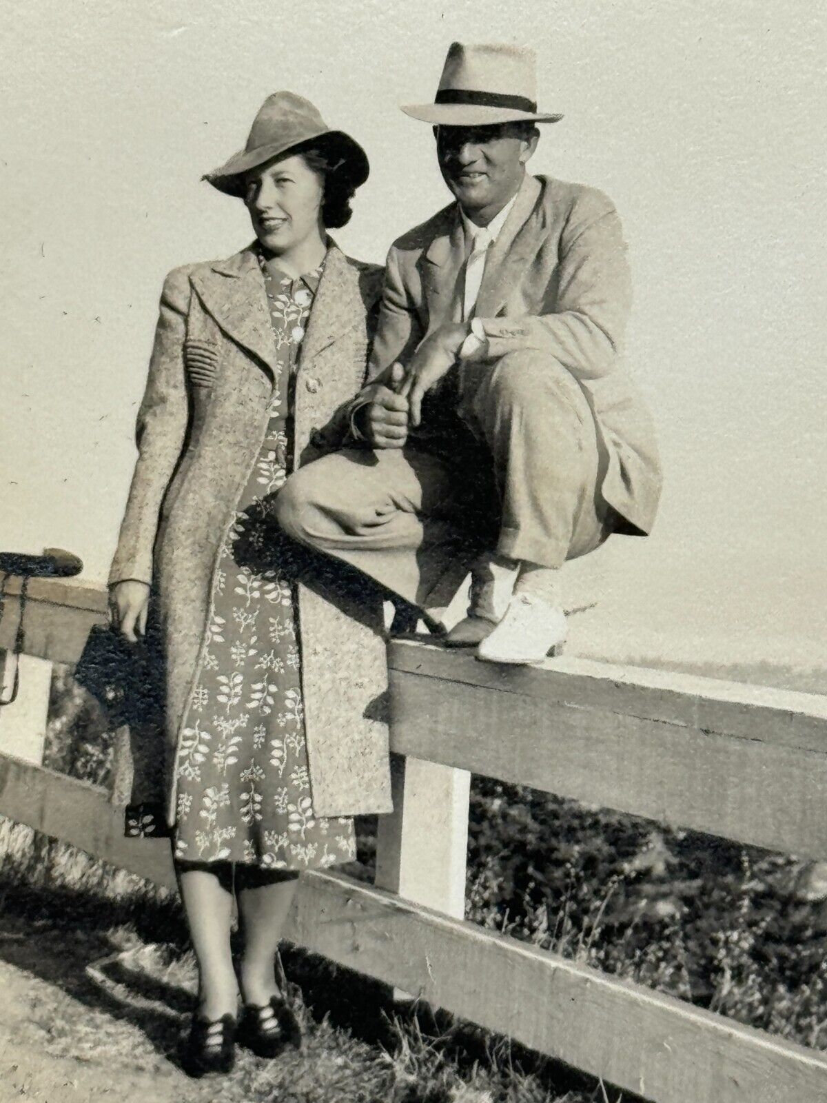 2i Photograph 1929 *Damaged*  Handsome Man Standing On Fence Fedora Woman 