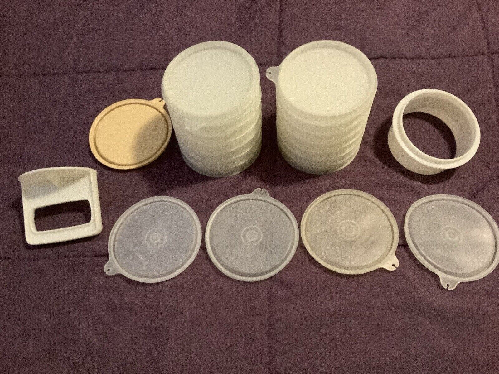 Vintage Tupperware Hamburger Press , Ring And 12 Keepers With 7 Lids