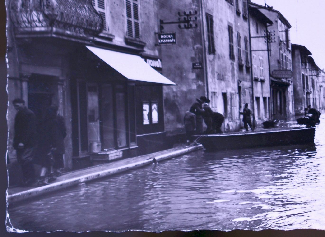 BELLEVILLE-SUR-SAONE rue V. Hugo FLOODS 1950 PHOTO CPSM POSTCARD RHÔNE