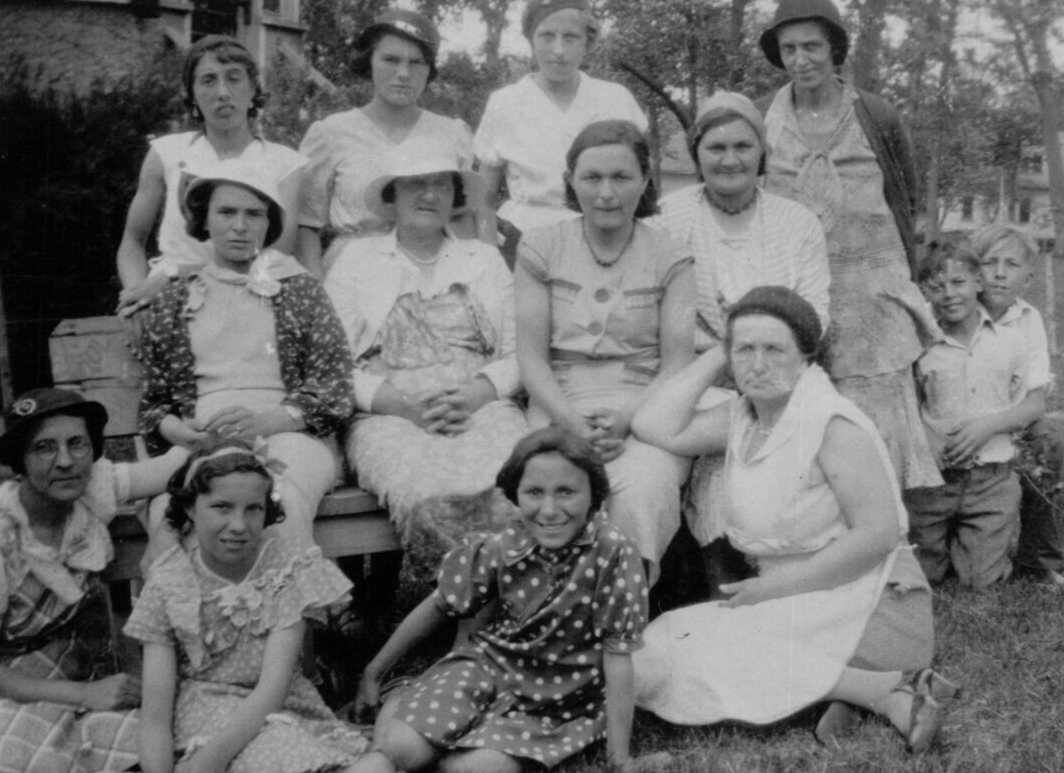 6T Photograph Group Portrait All Women Girls But Boys Sneak In On Side 1930\'s