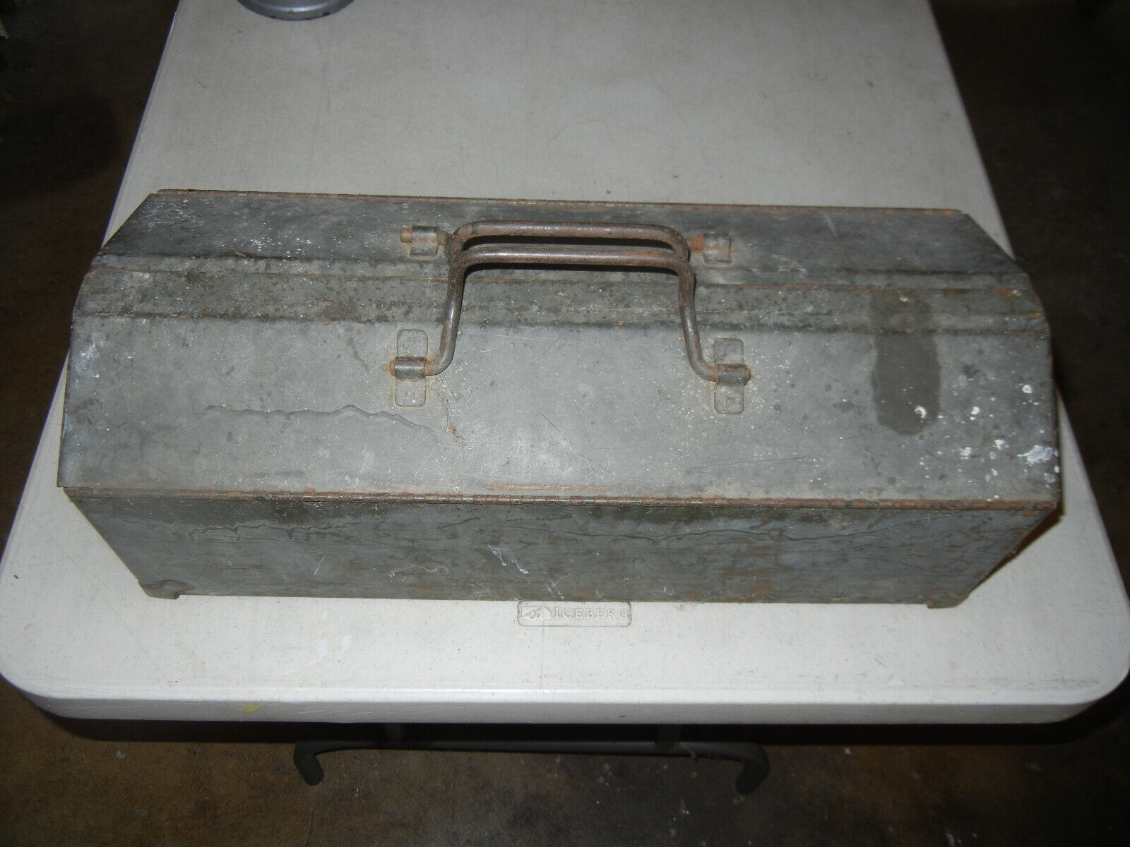 VTG Antique Heavy Duty Professional Toolbox in Solid Condition 21\