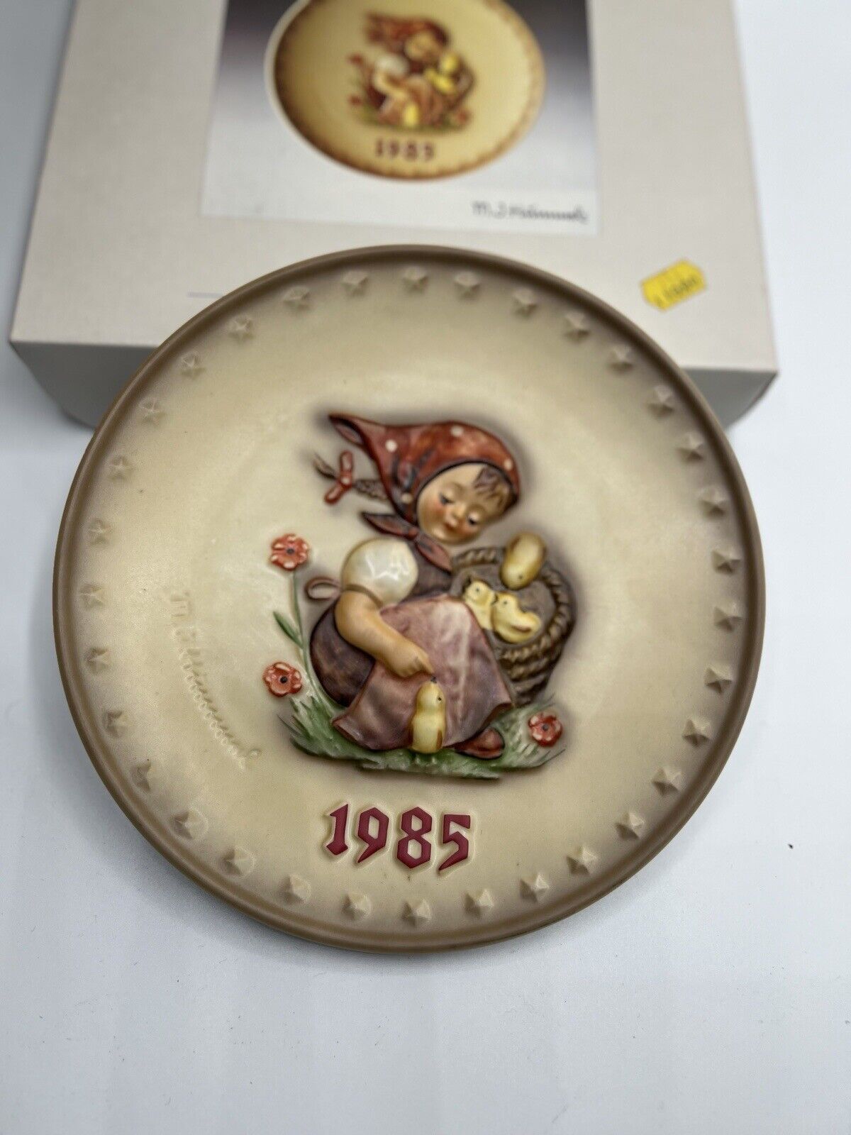 Hummel Collectors Plate  Chick Girl. 1985. With Box