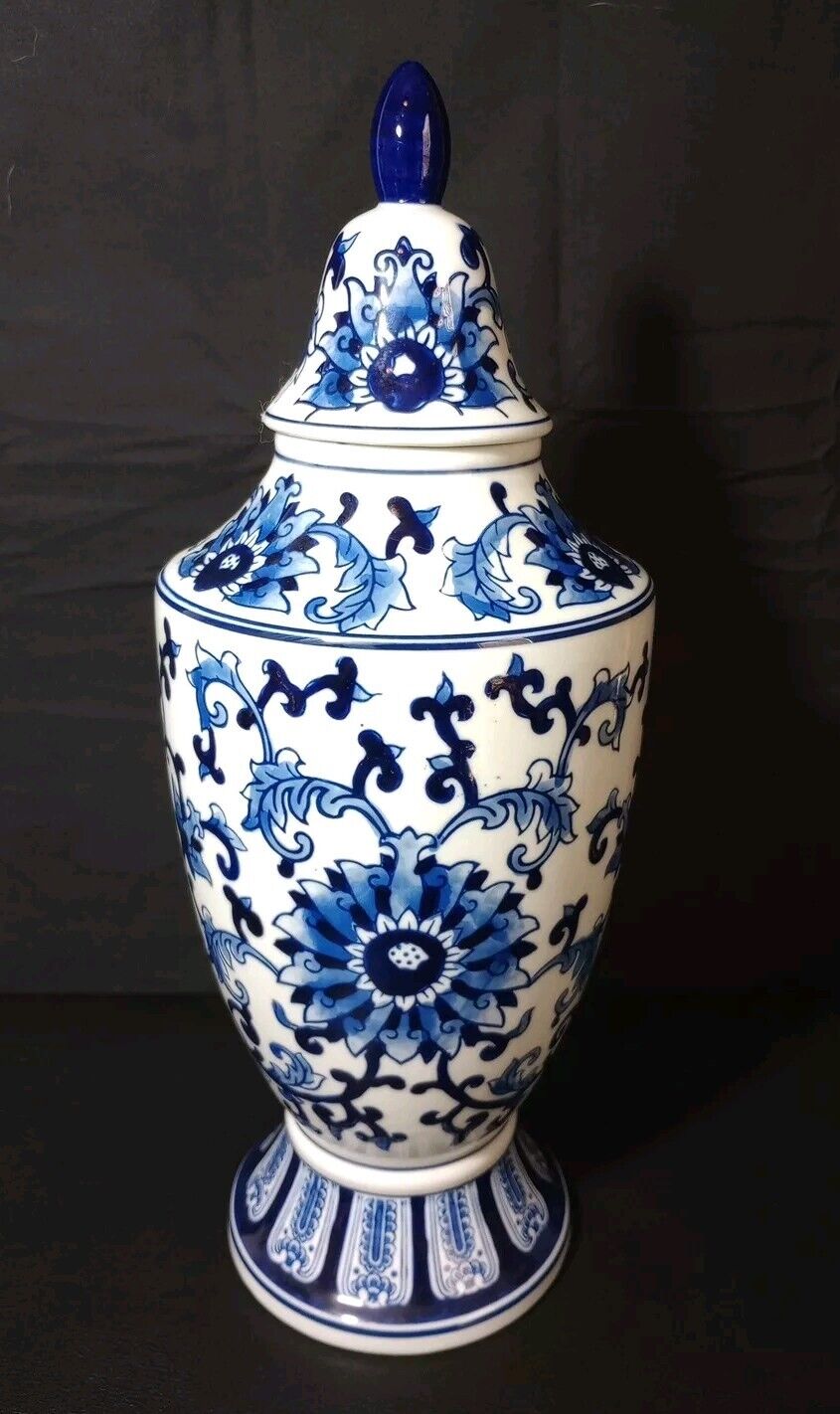 Vintage Chinese Blue & White Porcelain Ceramic Floral Ginger Jar w/ Lid 15\
