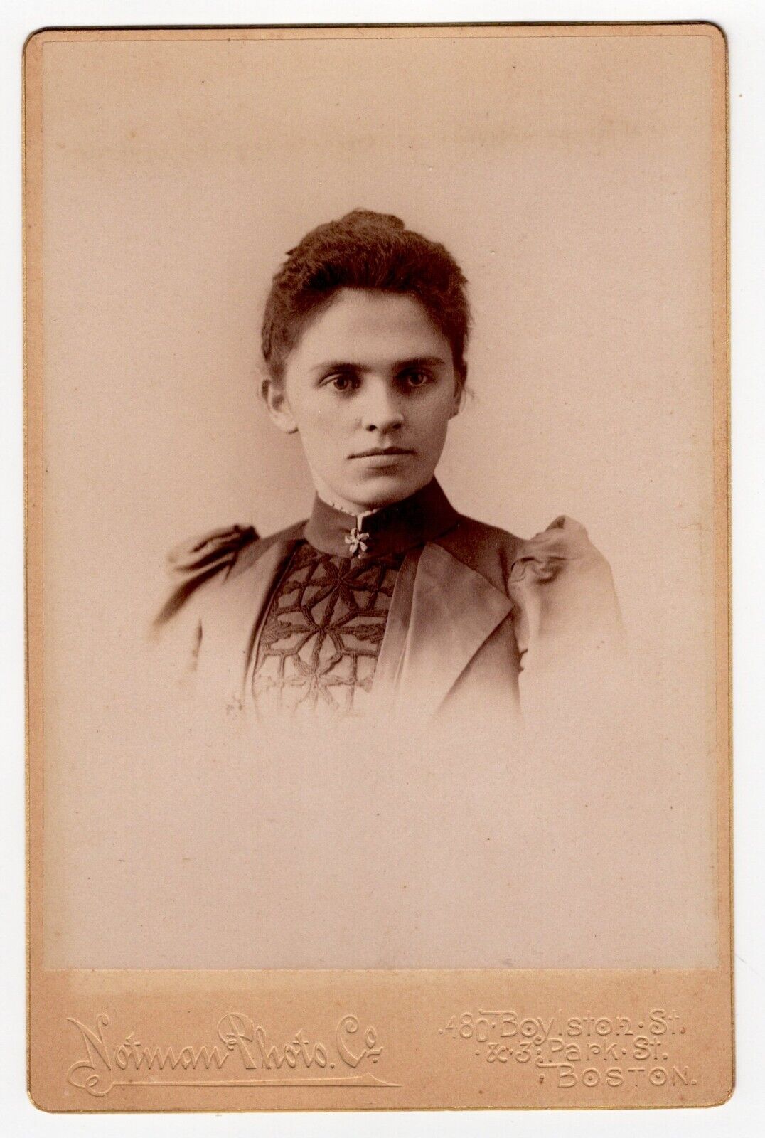 PORTRAIT OF A YOUNG WOMAN :BOSTON, MASSACHUSETTS :PHOTO BY NOTMAN : CABINET CARD