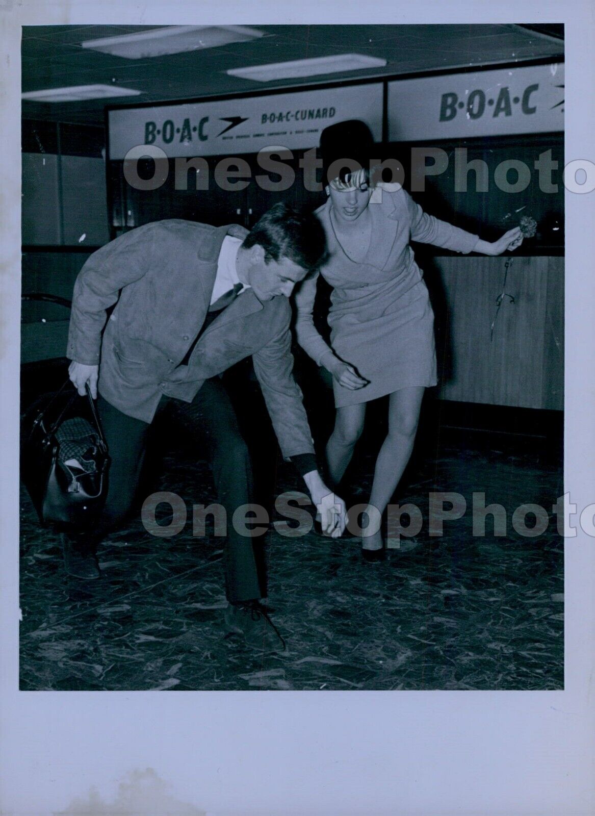 1964 Liza Minnelli & Peter Allen Chasing Money in London Airport Press Photo