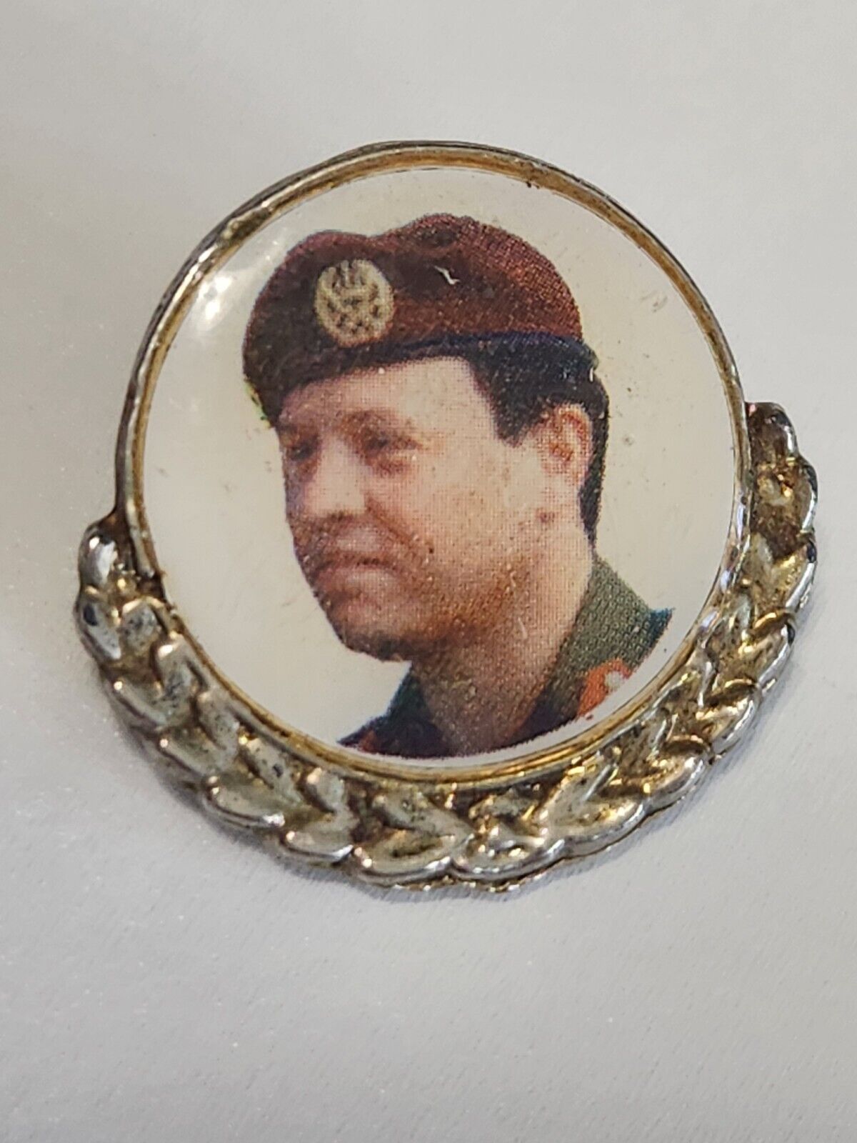 Communist Leader Face Marron Hat Vintage Pin Badge Ultra Rare Advertisement WW