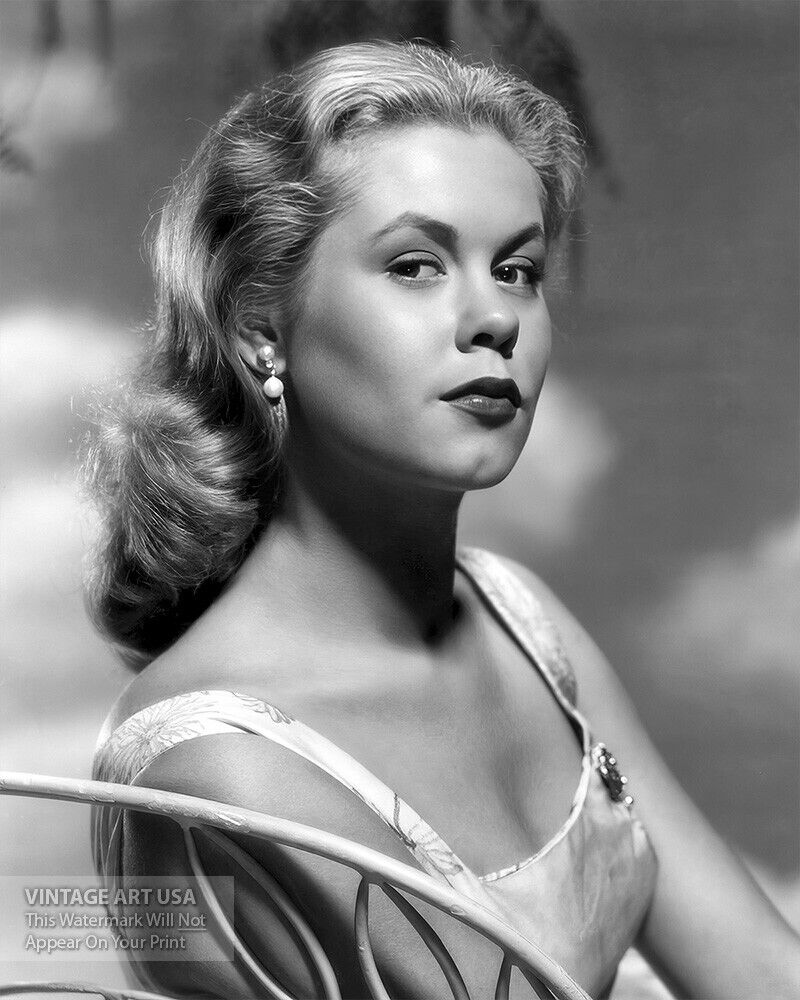 Elizabeth Montgomery Publicity Photo - Beautiful 1962 Bewitched Promo Photograph