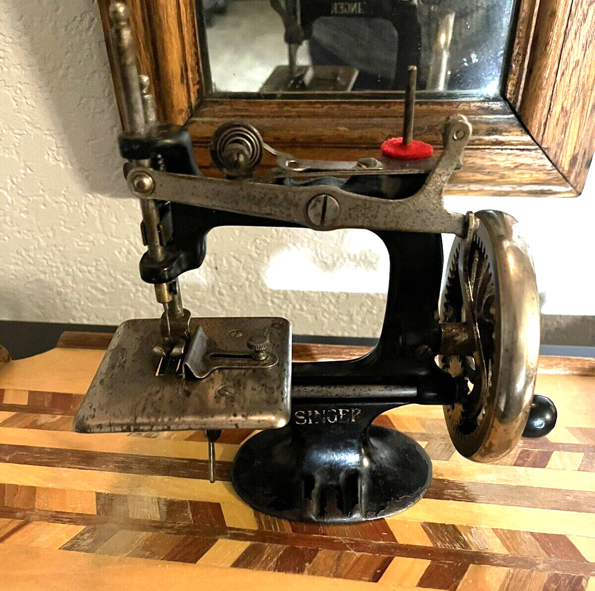 Antique Singer Sewing Machine Model 20-1 - 1914 era, 8 spokes, needs TLC
