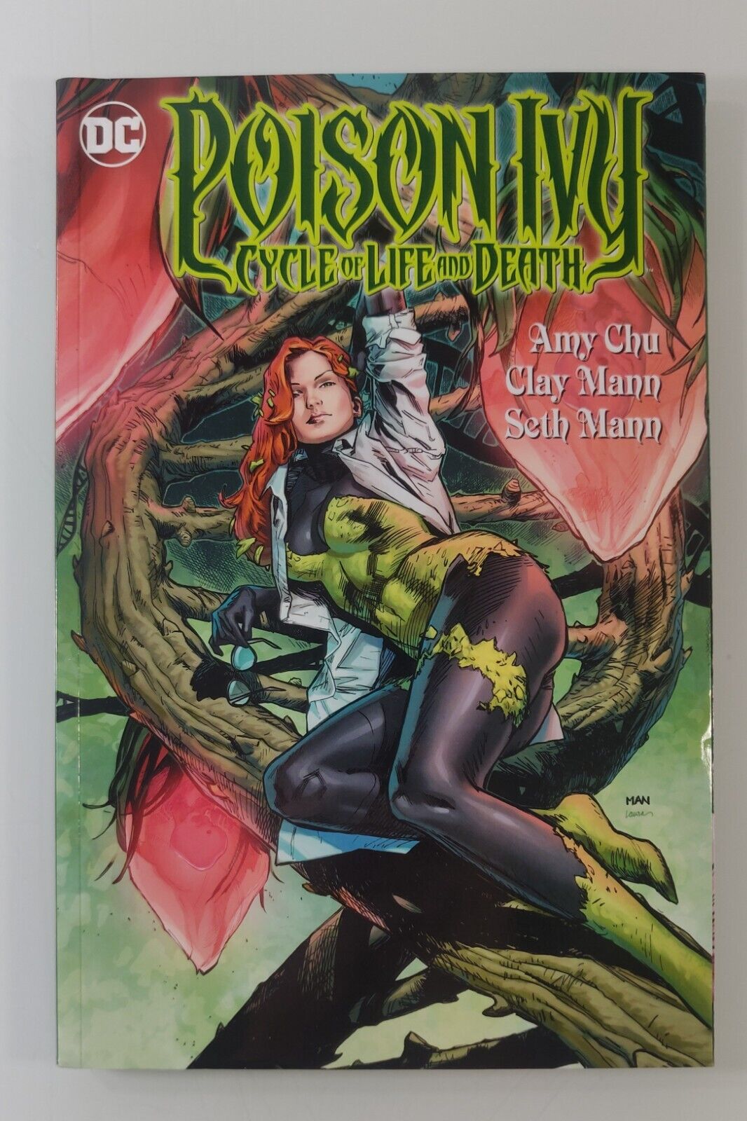 Poison Ivy: Cycle of Life and Death by Amy Chu (2016, Trade Paperback)