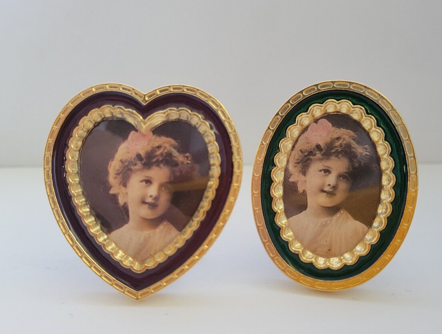 2 x Miniature Gold Picture Frames Red Green Heart Oval