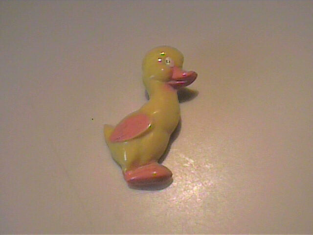 VINTAGE 1950\'S CELLULOID PLASTIC YELLOW DUCK PIN