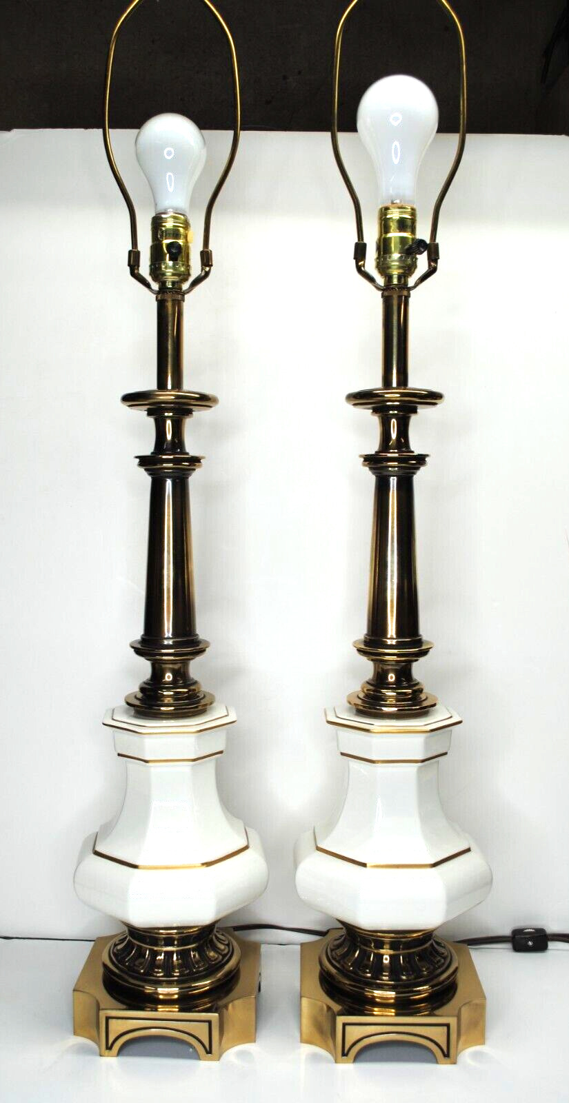 BEAUTIFUL PAIR VINTAGE STIFFEL PORCELAIN AND BRASS MCM 3-WAY TABLE LAMPS
