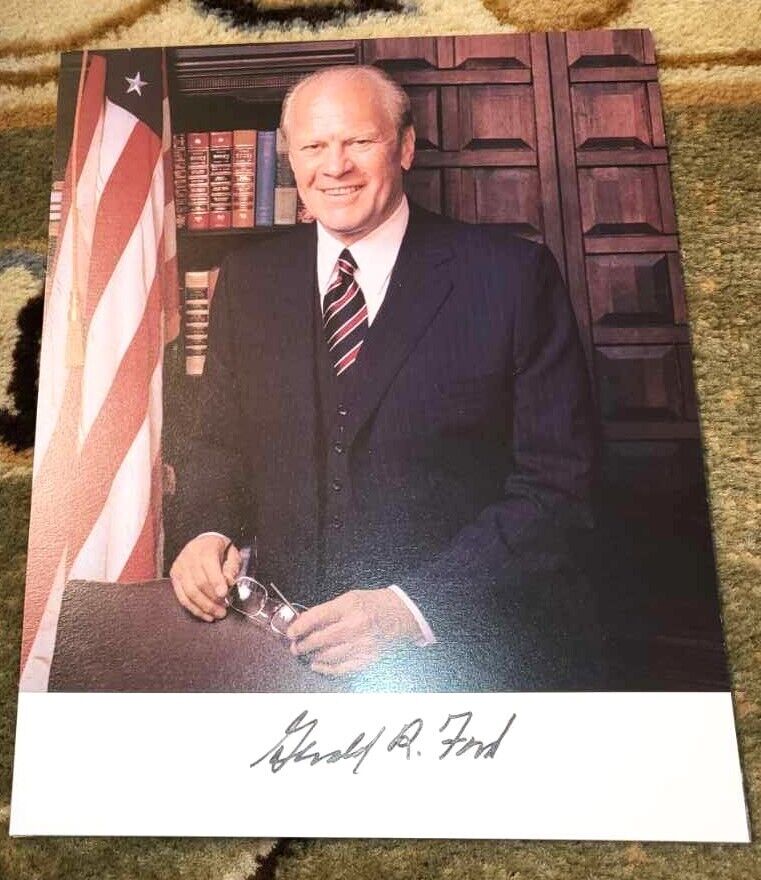 Gerald R. Ford Beautiful HAND-SIGNED 8x10 Color Photo as President  