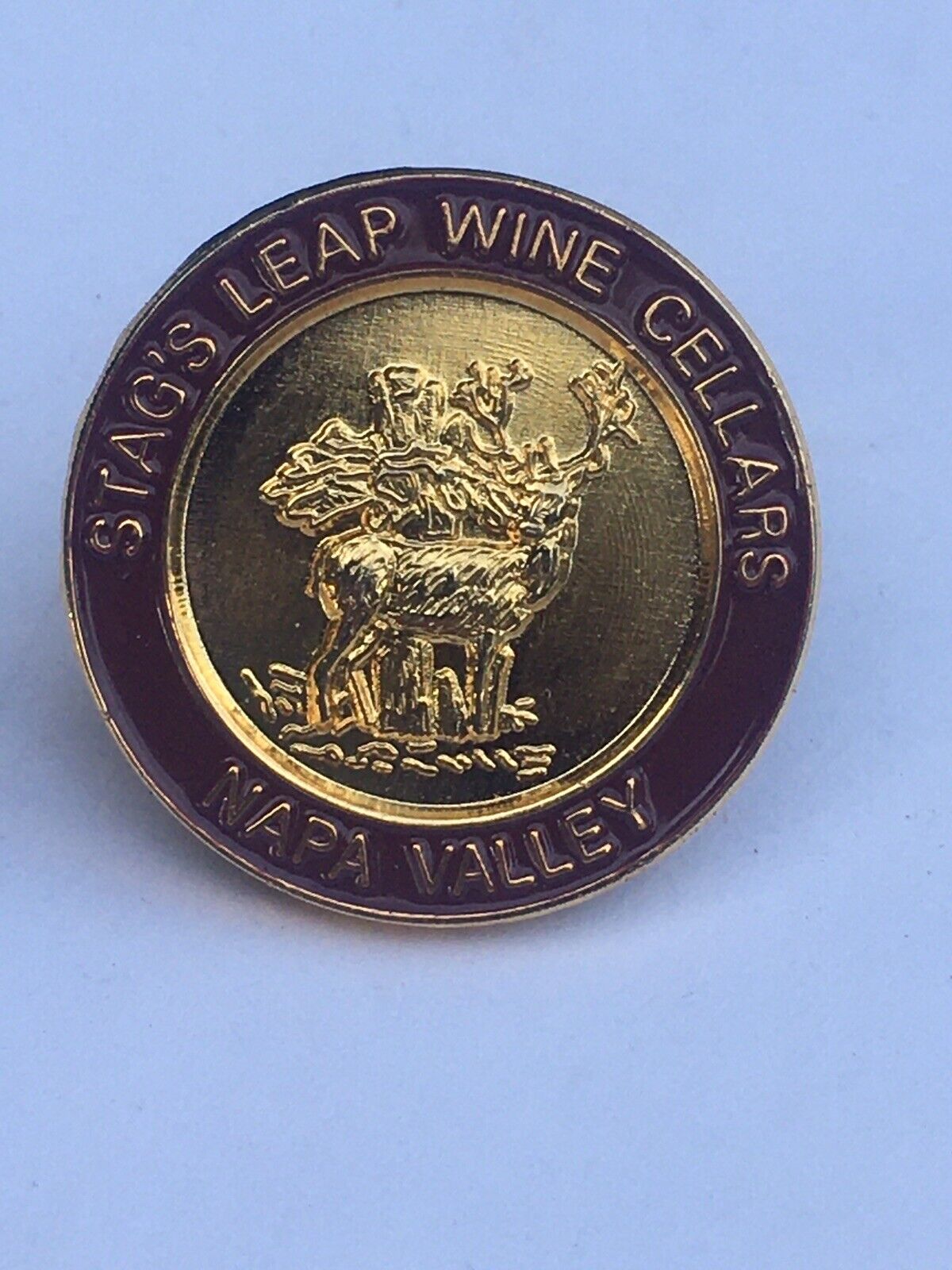 Stag\'s Leap Wine Cellars Napa Valley Liquor Alcohol Gold-Tone Souvenir Lapel Pin