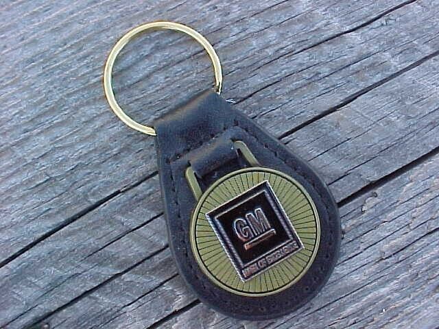 GM THE MARK OF EXCELLENCE NOS Leather Key Fob Antique Gold Medallion Hi-Quality