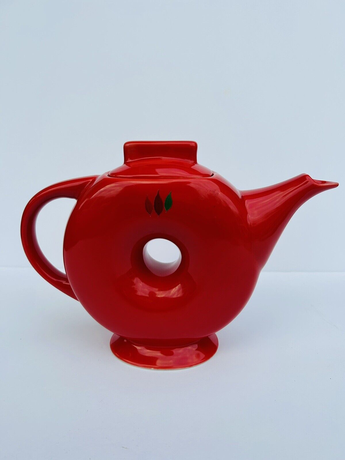 Vintage Art Deco Donut Teapot - Chinese Red-Capacity 6 cups