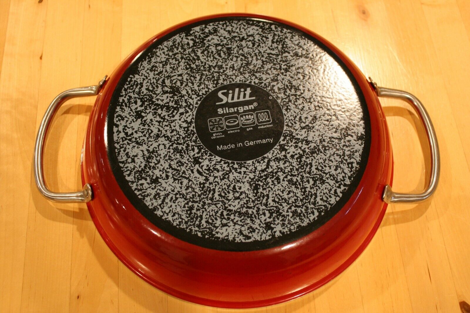 Silit  Holding Pot Serving Pan Red / Black 11.5 Inch ( 29.5cm ) Maid in Germany